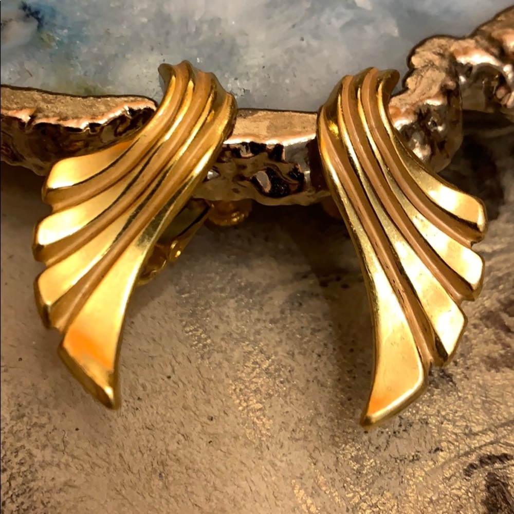 MIRIAM HASKELL GOLD TONE SCREW BACK EARRINGS - Picture 1 of 4